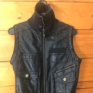 Very cute stylish black zip up vest from freedom 2Be